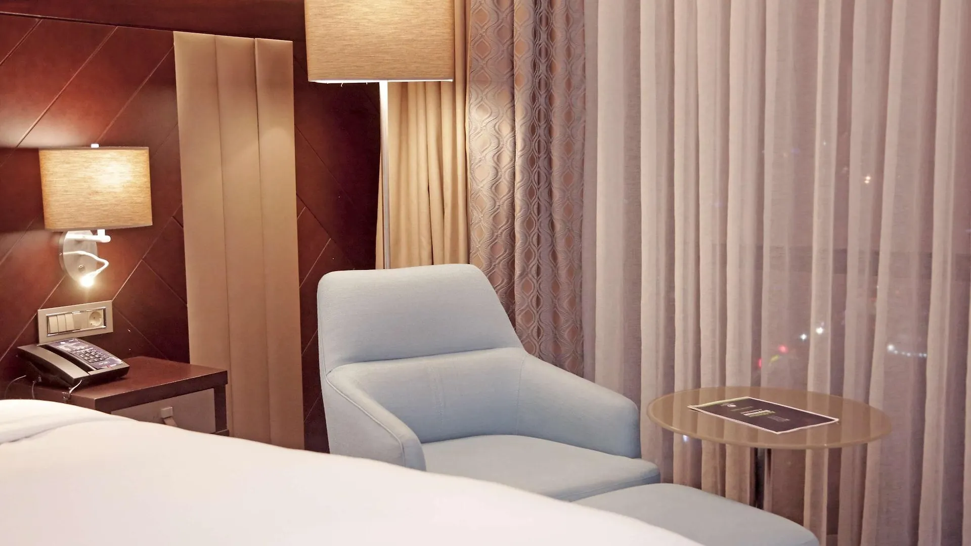 מלון Doubletree By Hilton Istanbul Umraniye 5*,