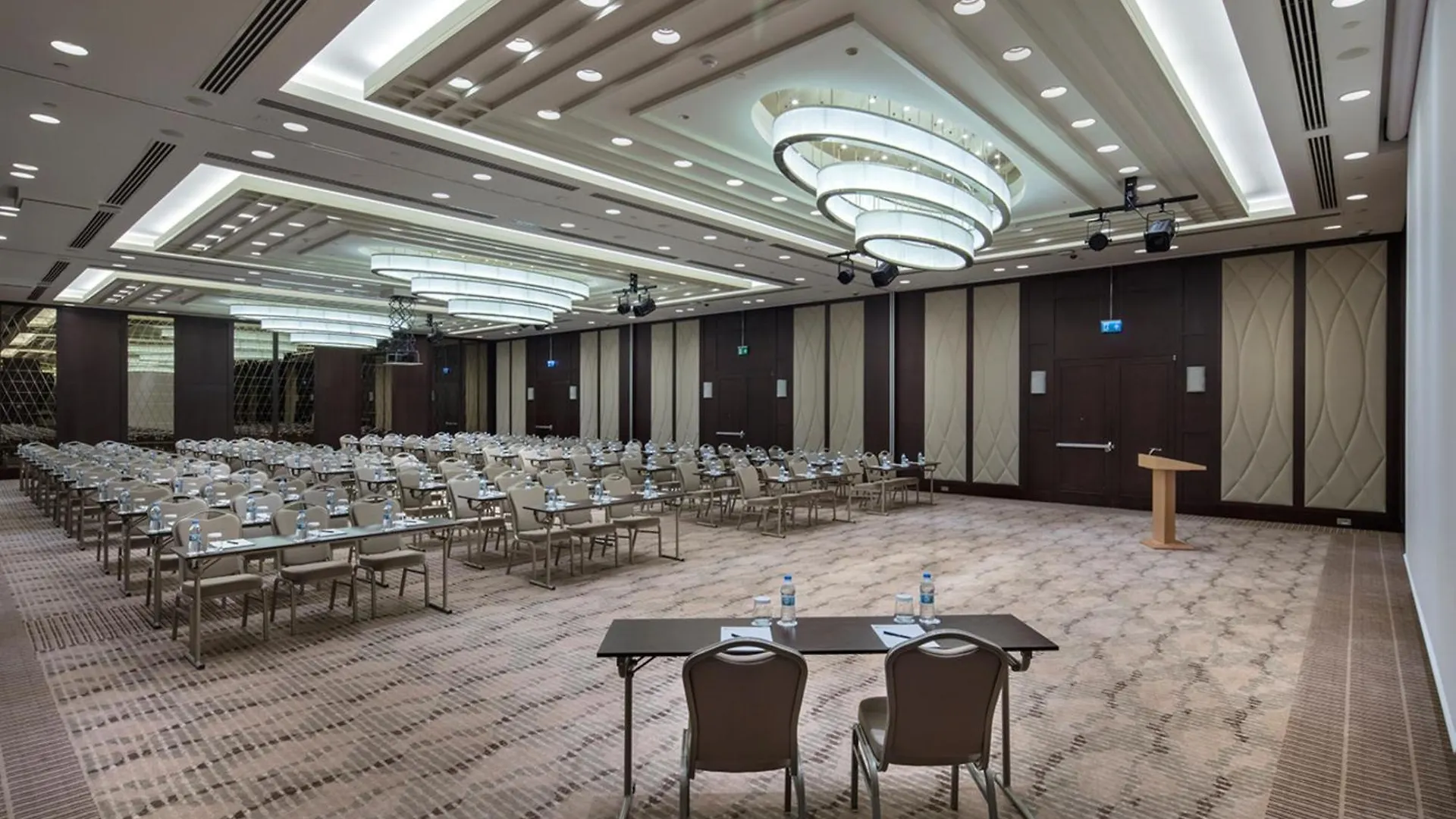 מלון Doubletree By Hilton Istanbul Umraniye