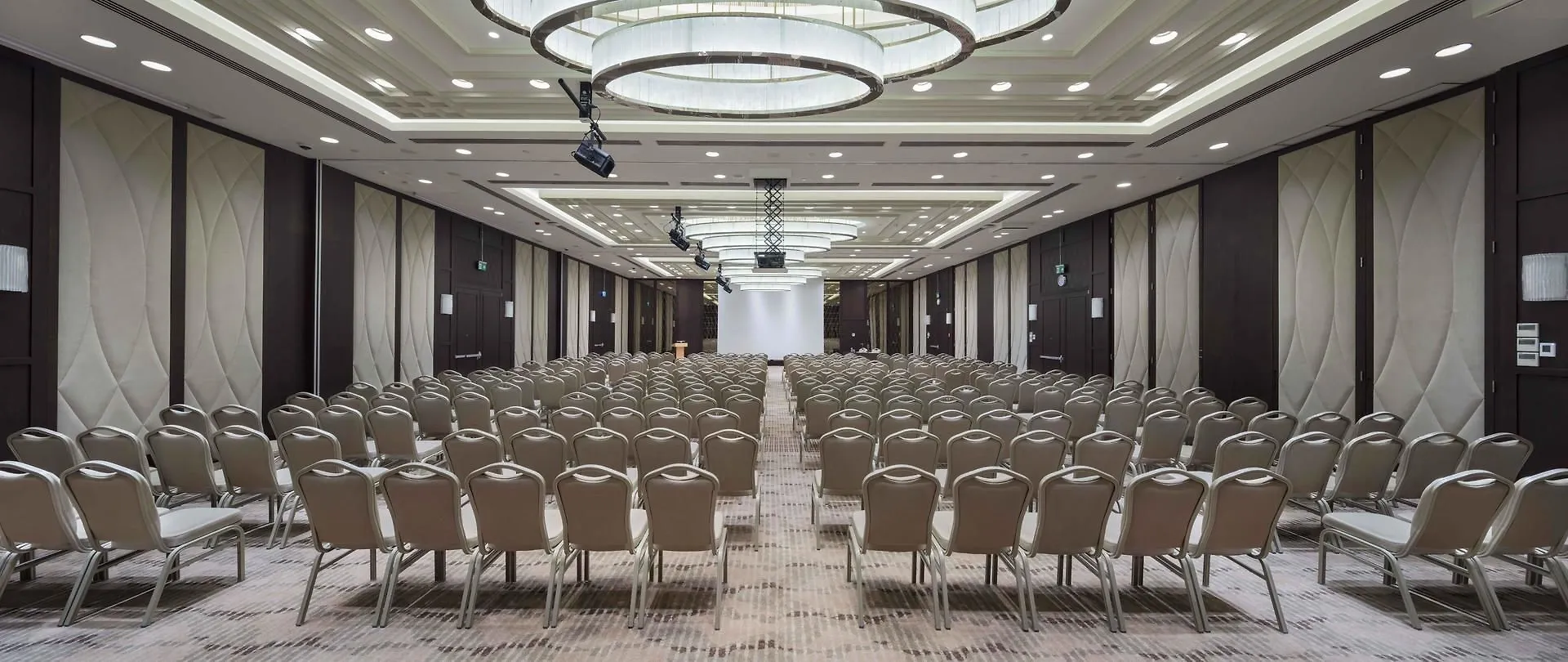 מלון Doubletree By Hilton Istanbul Umraniye
