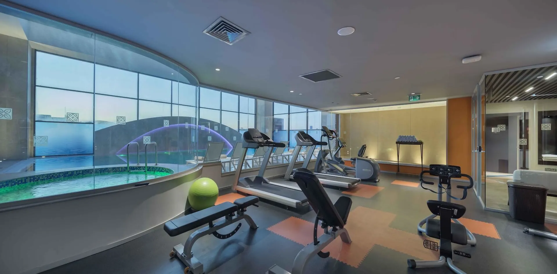 מלון Doubletree By Hilton Istanbul Umraniye